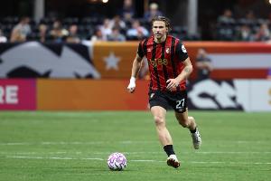 队报评扎巴尔尼：机动性强且习惯高位压迫，适合恩里克的战术体系