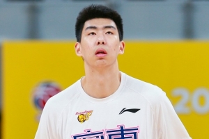 媒体人：徐昕A1合同今夏到期 俱乐部有独家签约权 谈不拢只能出国