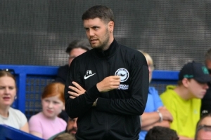 赫尔泽勒：不害怕失去核心球员，我们总能找到解决方案