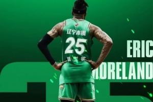 自宣！莫兰德晒穿25号球衣海报：辽宁！我回家了！加油！