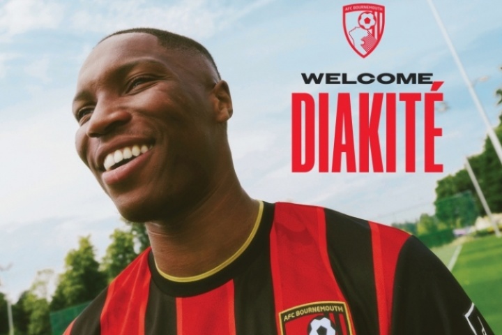 进货！伯恩茅斯官方：24岁后卫迪亚基特加盟，转会费3500万+500万