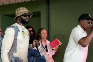 杰伦-布朗抵达上海！将参加16至17日在杭州举办的姚基金比赛！