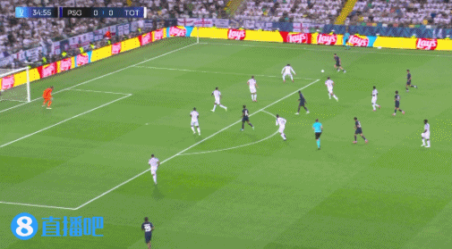 这脚有失水准！登贝莱错失良机，无人看防下一脚射门踢飞