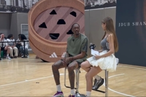 周玲安：杰伦威喜欢别人叫他JDub 最喜欢打客场&半夜和队友买零食