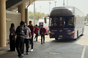 大战在即！中国男篮提前两个多小时抵达球馆 比韩国队早得多