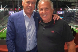 安切洛蒂率教练团队观战解放者杯，巴西足协社媒晒安帅与济科合照