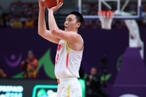 全场梦游！胡明轩7中0未取分&仅得1板3助 三分5中0&正负值-11