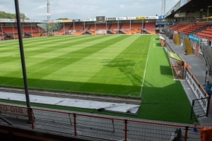 荷媒：荷甲升班马主场草皮尺寸不符标准，需紧急整改