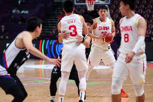 媒体人：中国男篮一贯都是头重脚轻 后卫在亚洲一直没什么优势