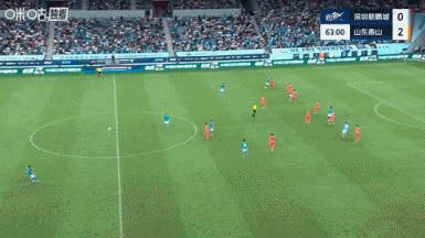 于金永扑救失误！韦斯利助攻列昂索破门，10人新鹏城扳回一球