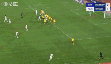 国安2-0领先西海岸！张稀哲定位球开出，林良铭无人防守冲顶破门