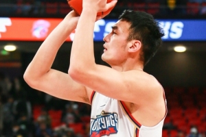 上赛季场均2.8分2.5板！媒体人：山西男篮签下前同曦内线刘东