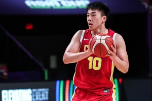 周琦：有王俊杰这样的球员在场 会让后卫&五号位突破变得简单很多