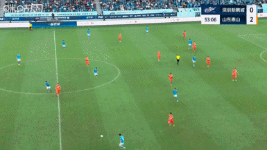 新鹏城10人应战！埃杜-加西亚踩踏马德鲁加腹部，被主裁直红罚下