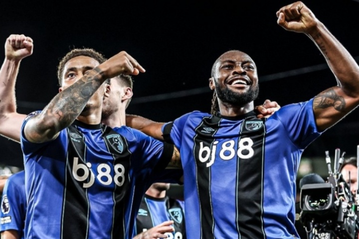 硬气！塞梅诺在安菲尔德遭遇种族歧视，下半场奔袭梅开二度回击