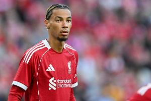 内维尔：埃基蒂克是个真正的天才，他让我想起路易斯-苏亚雷斯