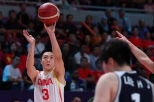 媒体人：期待胡明轩的表现 现在不是给一个球员下结论的时候