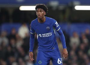 记者：科尔维尔受伤后切尔西还有6名中卫，伯恩茅斯有意阿奇姆彭