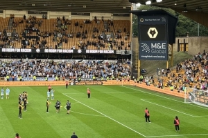 狼队球迷赛后歌唱若塔名字，B席、鲁本-迪亚斯向球迷致以掌声