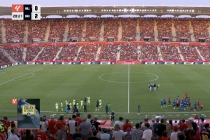 费兰-托雷斯进球被判有效，马洛卡球迷不满判罚全场高呼：滚出去