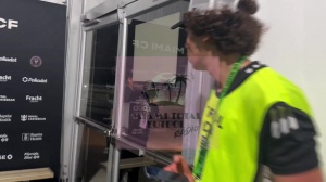 火速下班‍♂️跟队记者：梅西赛后径直冲向自己的车