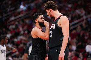 申京：范弗里特是了不起的领袖 他和乌度卡经常鞭策我