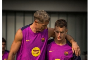 莱万恢复部分合练，巴萨官方晒图：年轻人从莱万建议中学习是荣幸