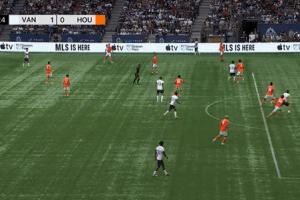 爆杆破门可惜越位！穆勒首秀登场3分钟便破门，但是队友越位在先