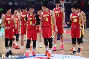 媒体人：即便丢了这一球 中国篮球也已经等到了拨云见日的时刻！