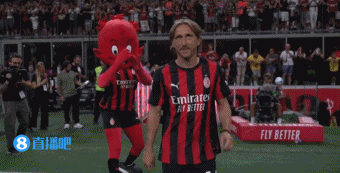 魔笛来了！赛前新援亮相仪式，莫德里奇入场向球迷致意