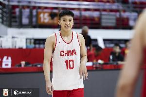 雷蒙回复王俊杰：好滴美式小孩王俊杰：好的老登