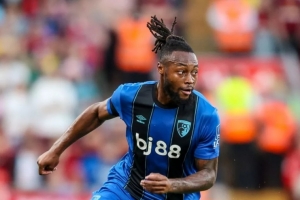 回声报：涉嫌种族歧视塞梅尼奥的男子已经被捕，他在英国将被禁足