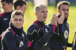 每体：费尔明与奥尔莫位置重叠但风格迥异，两人竞争一个首发名额