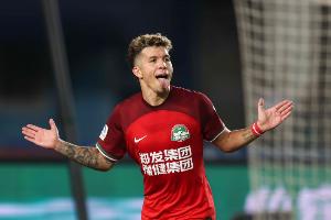 纳萨里奥赛前称赞王国明：非常稳健，本可以在国家队得到更多机会