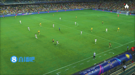 马内边路爆破下底倒三角，C罗踢呲，远端科曼再射打飞