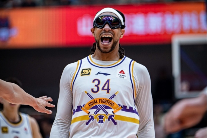 直播吧：广东和辽宁都报价了前北控大外萨林杰