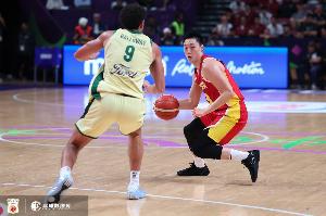 看男篮亚洲杯决赛没？朱正：胡明轩打得真强硬