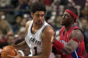 记者评21世纪至今最佳防阵：霍勒迪阿伦科怀邓肯华莱士占据一阵