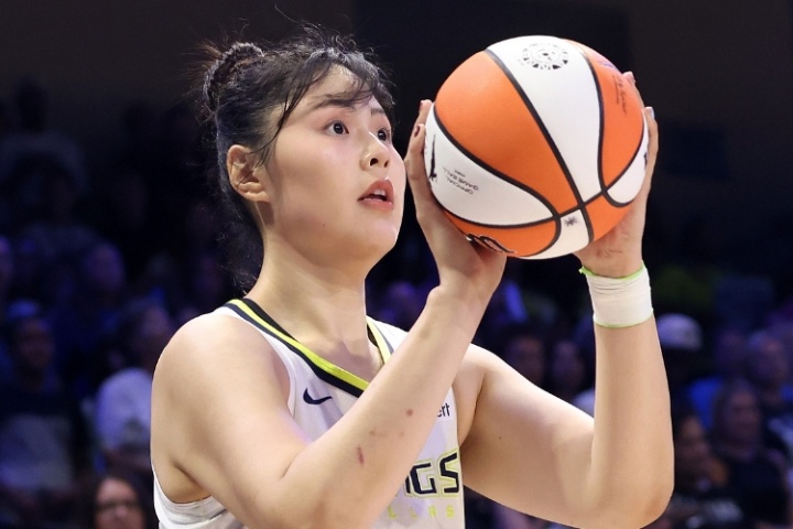 媒体人：李月汝拍了片子 队医预计至少需要休息6周