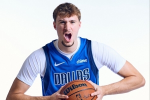 真要打控卫？状元弗拉格官方资料上的位置是后卫/前锋