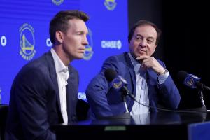 重庆无人机表演库里三分！美网友：外国人为库里付出得都比勇管多