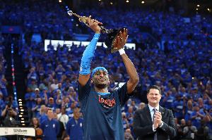 美媒预测新赛季个人奖：亚历山大MVP 文班DPOY 最佳新秀弗拉格