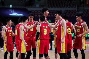 中国体育报：拼搏不止 继续向前 中国男篮点亮新起点