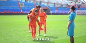 整活儿玉昆球员与昆明航空空乘合拍乘机安全须知创意广告