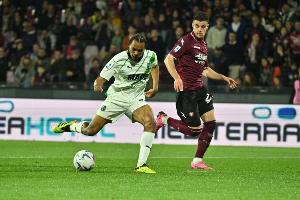 记者：费内巴切再次尝试签劳里恩特，萨索洛要价2000万欧