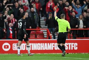 记者：费内巴切有意西汉姆中场阿尔瓦雷斯，希望租借+选择买断