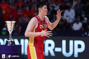 郭振明：此前杭州热身赛时 胡金秋过家门而不入的坚守令我感动