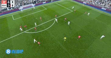 巴尔韦德头球做球，姆巴佩禁区内兜射稍稍偏出球门