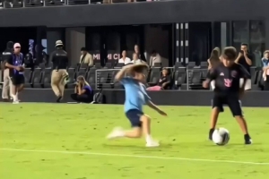 简直一模一样！梅西小儿子西罗跑步姿势酷似父亲