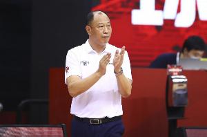 辽宁女篮官方：正式聘请崔万军指导出任球队主教练